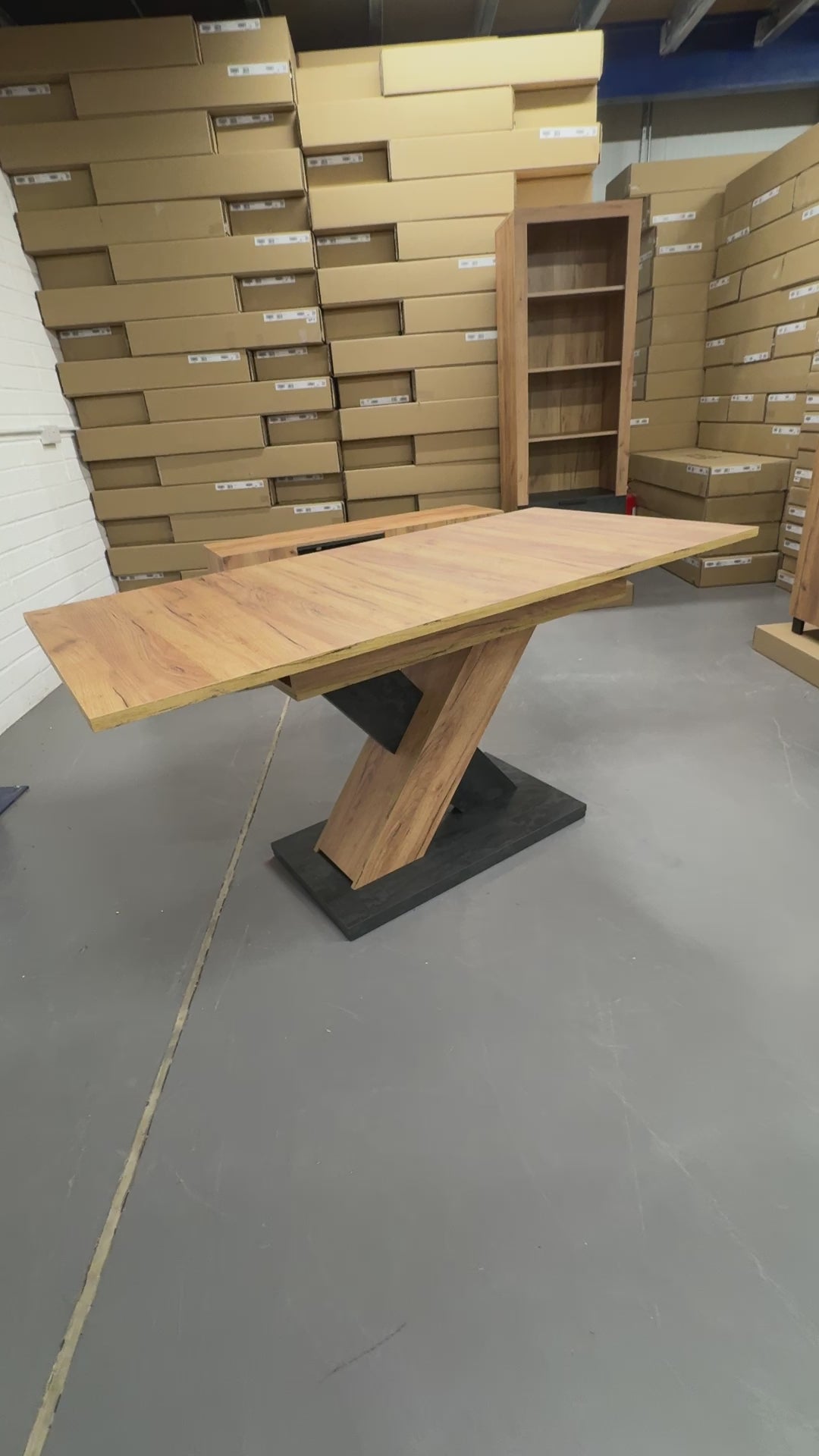 Load video: Enzo 01 Dining Table -