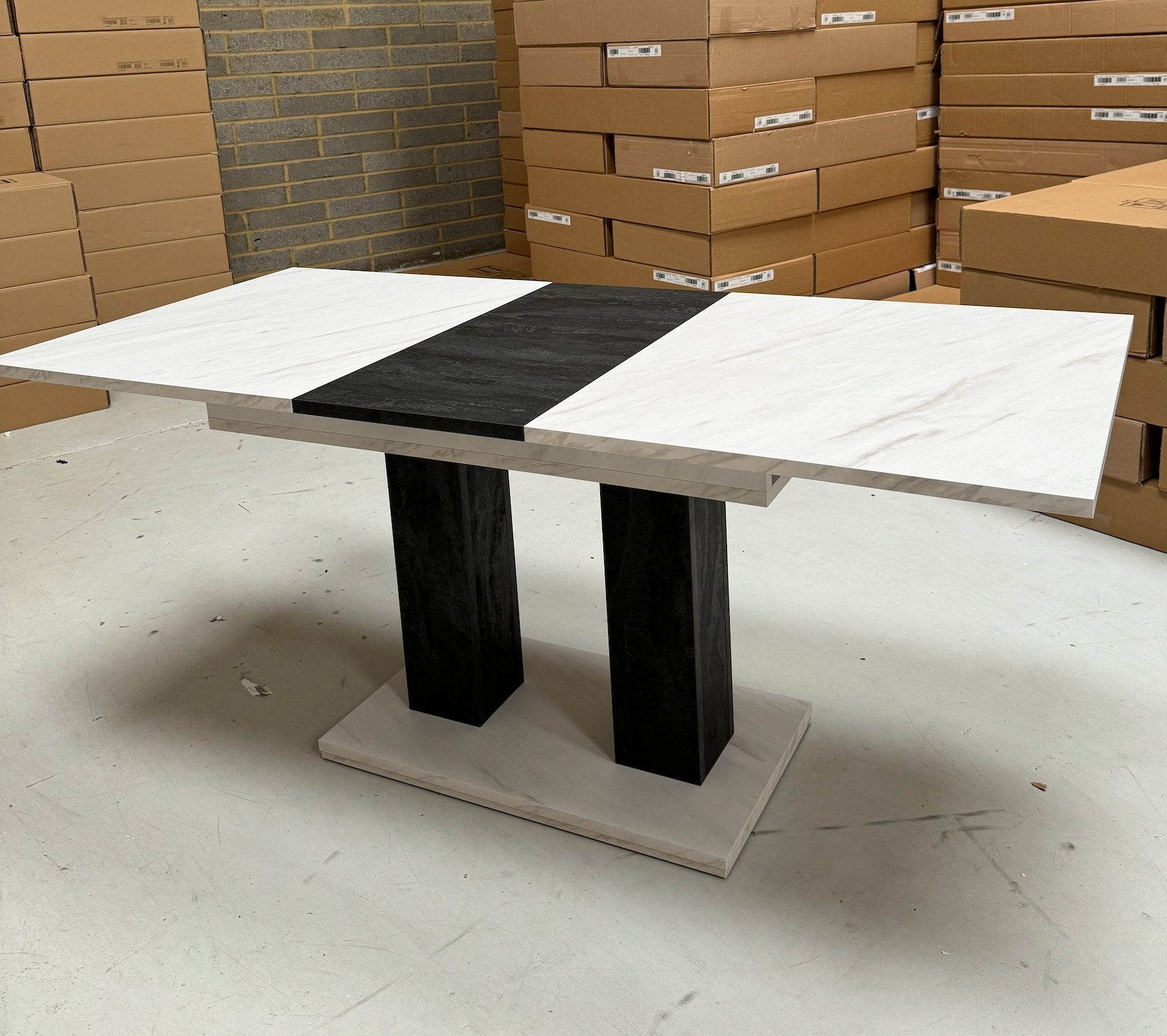 Theo 05 Dining Table - Furneo